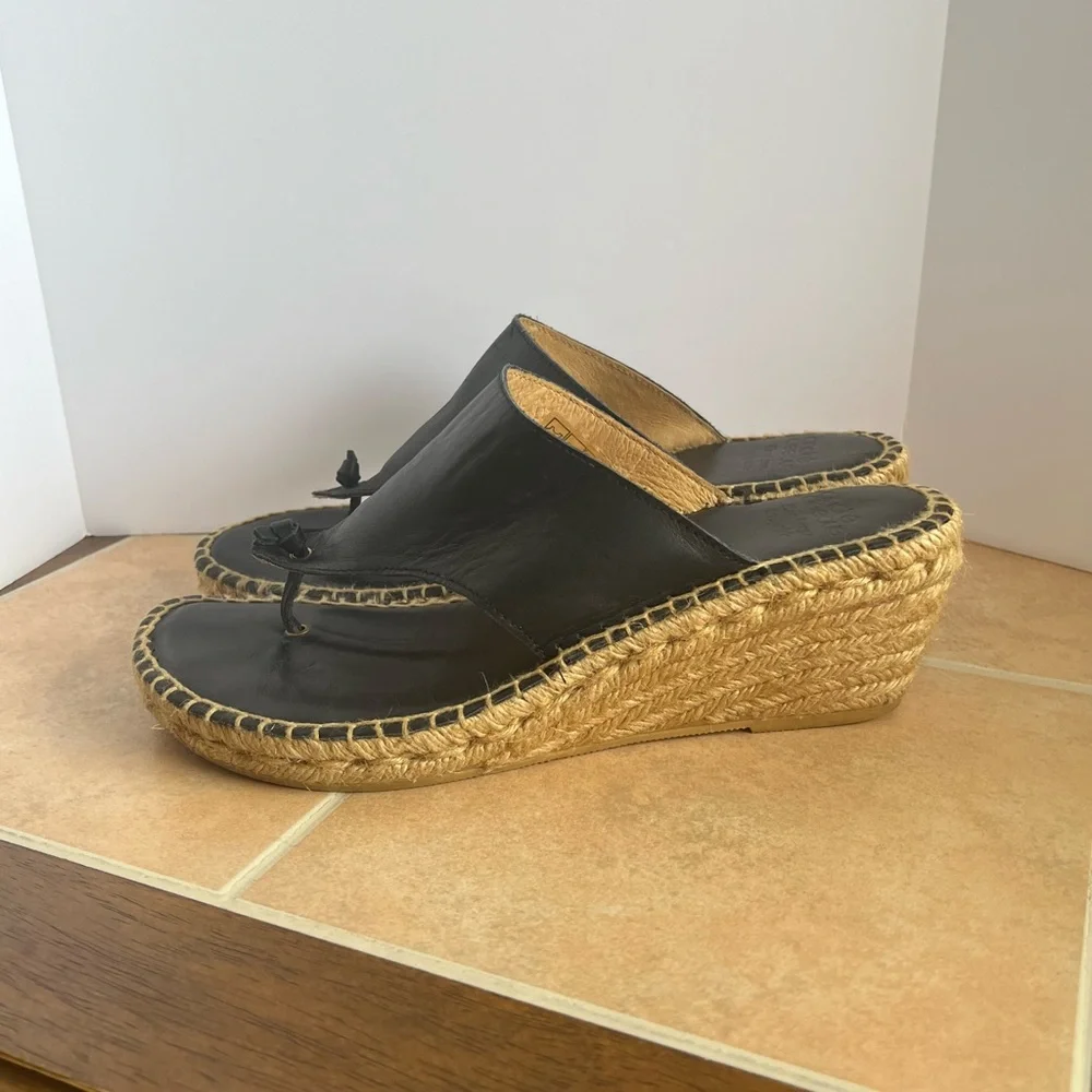 Andre Assous Women’s US 9 Addie Sandal Size 40 Thong Wedge Espadrille Shoe